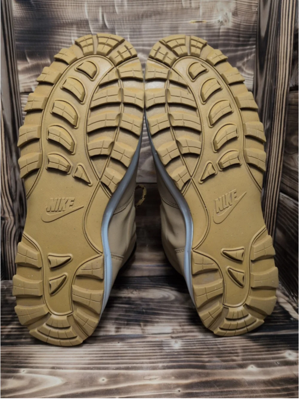 Nike manoa leather